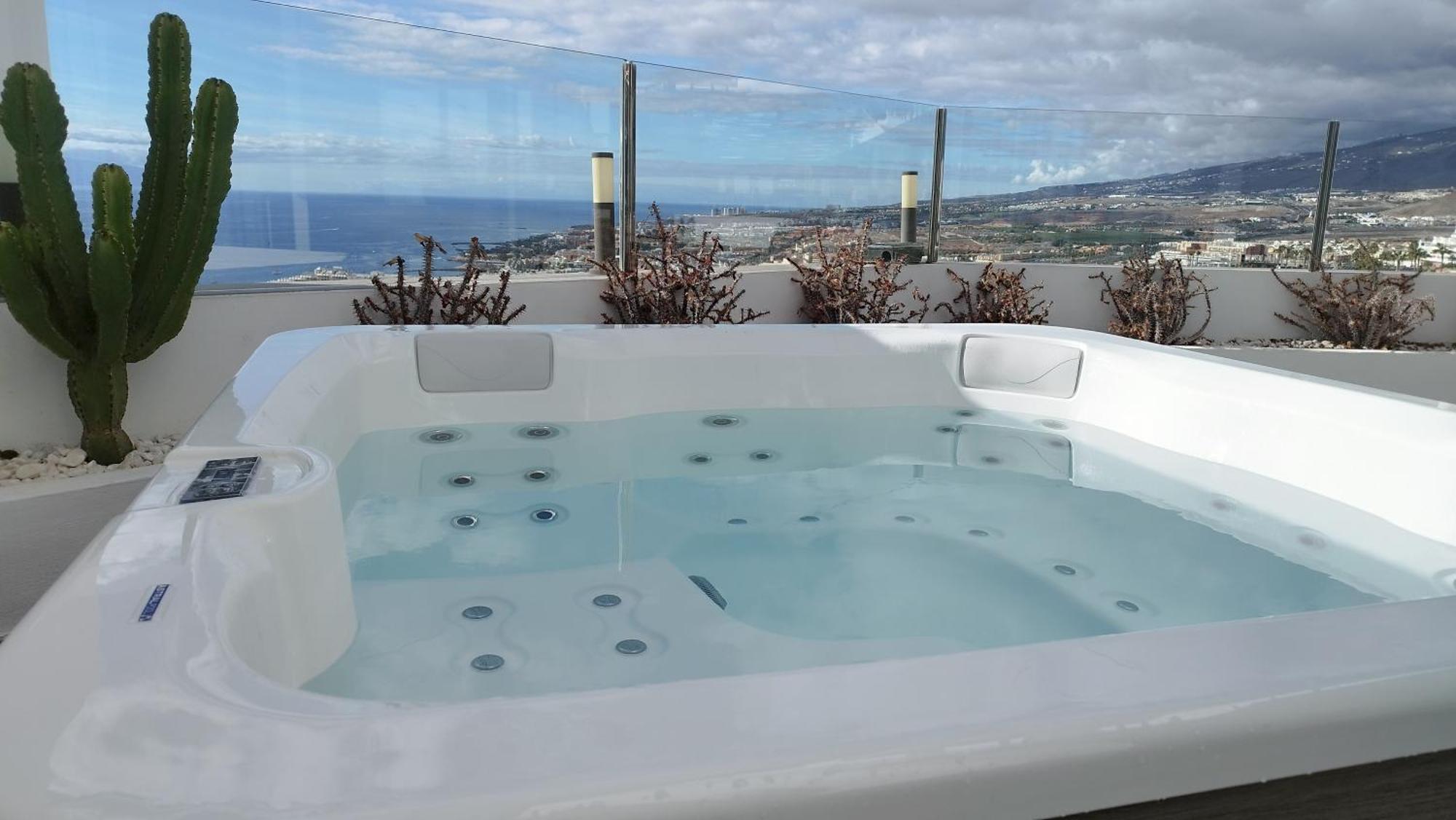 Sunset White Villa - Ocean View, Jakuzzi, Heated Pool, Air-Conditioning, Grill Playa de las Américas Extérieur photo